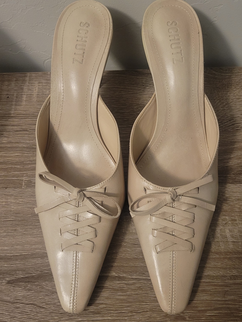 Schutz Women's Beige Pointed Toe Slide Mules 9.5B